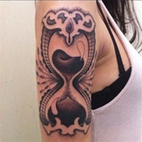 100 Meaningful Hourglass Tattoos Ultimate Guide 2022 Hourglass