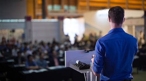 15 Effective Public Speaking Tips To Boost Your Confidence