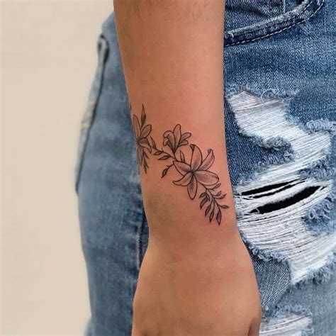 37 Cool Flower Wrist Tattoo Ideas 2023 Inspiration Guide Flower