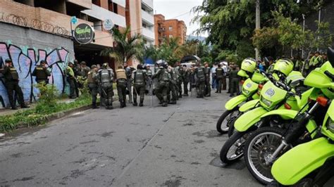 Al Ato No Lo Quieren Dejar Salir Viral Humor Chiste Colombia