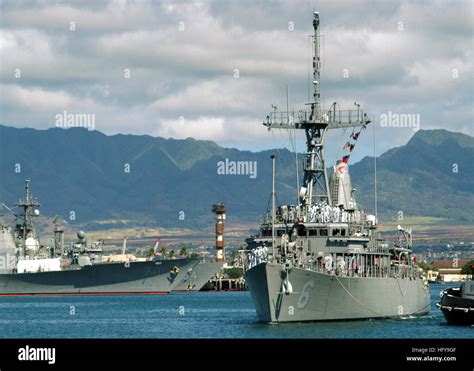 Avenger Class Minesweeper Uss Devastator Hi Res Stock Photography And