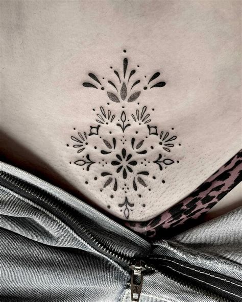 Details 86 Women S Pelvic Tattoos In Cdgdbentre