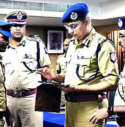 High On Tech Cop Hands Over Tabs To Field Level Officers Chennai