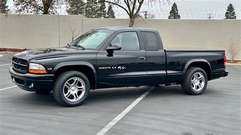 This 2000 Dodge Dakota 5 9 R T Club Cab Went For 30K At Auction