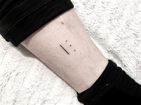 Three Dots Tattoo Mut T Towierungen Kleiner Schmetterling Tattoo Om