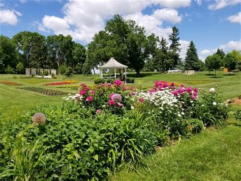 Tuthill House And Garden City Of Sioux Falls