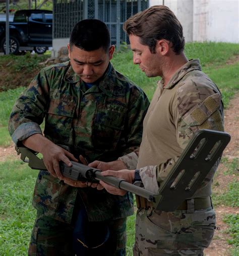 Us Navy Royal Thai Navy Explosive Ordnance Disposal Technicians